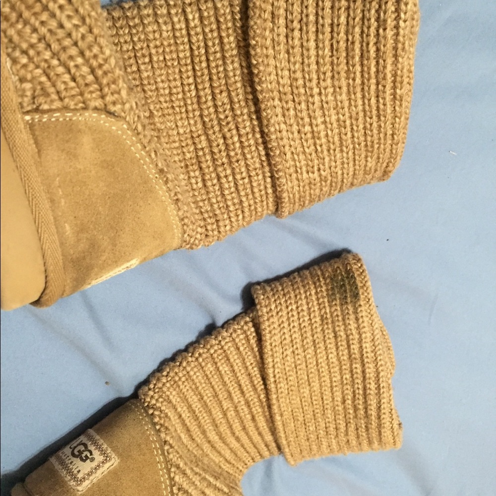 Women UGG sweater boots sz 6